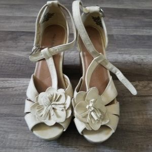 Madden Girl Wedges